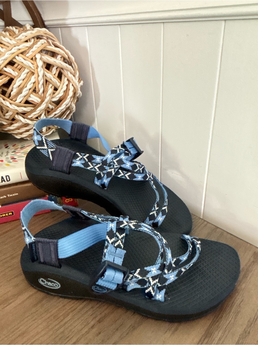 Chaco Z/Cloud Sandals Women’s 6 Blue Double Strappy Hiking Outdoors Comfy